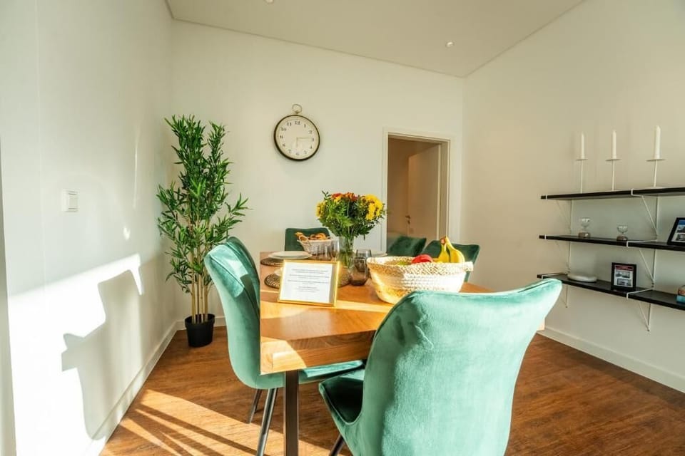 Deluxe Apartment, Balcony, City View | Dining