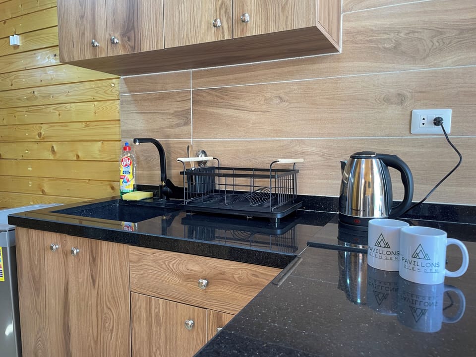 Panoramic Cabin | Private kitchen | Mini-fridge, cookware/dishes/utensils