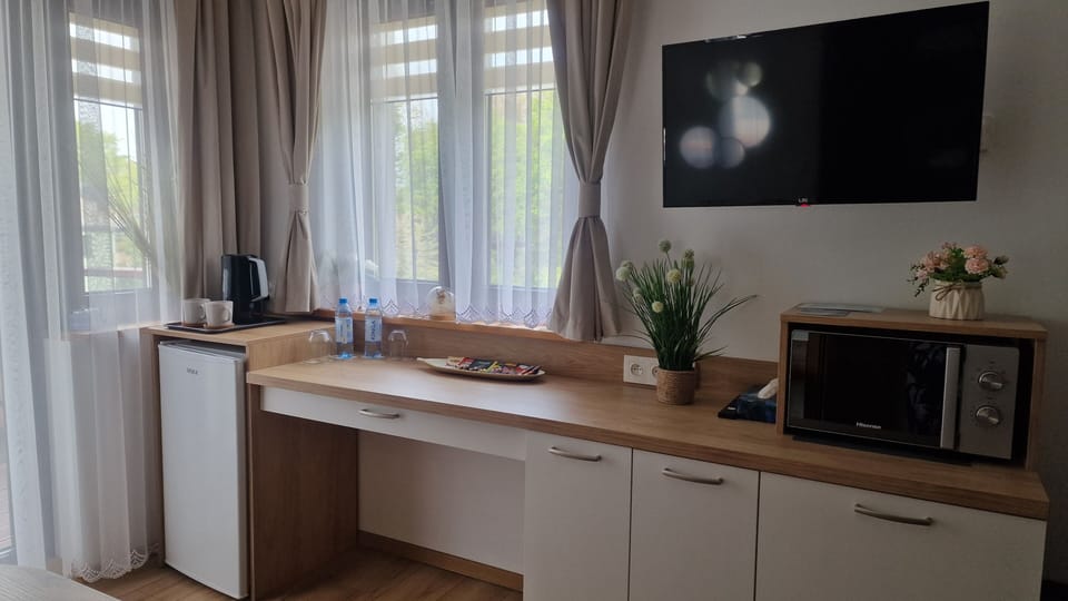 Comfort Double Room, Balcony, Garden View | Private kitchen | Fridge, microwave, cleaning supplies, paper towels