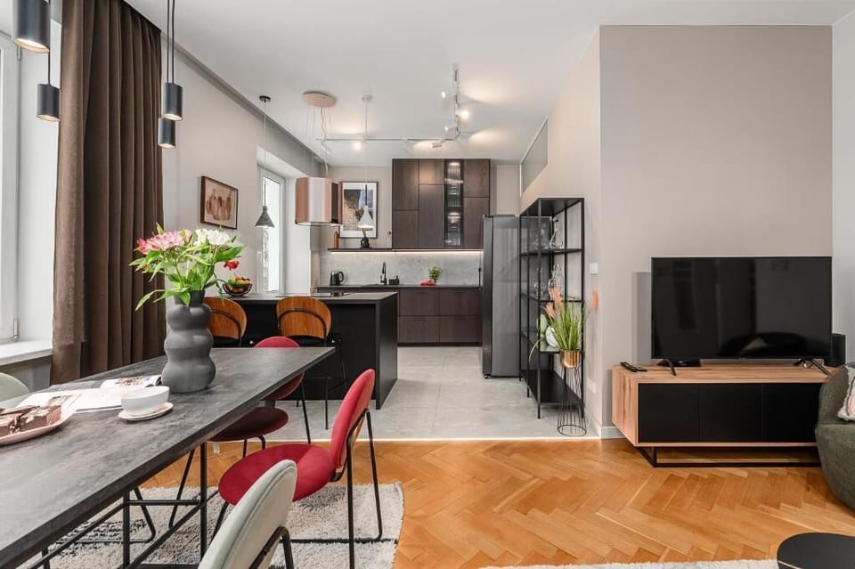 Luxury Apartment, Balcony, City View | Private kitchen | Fridge, microwave, oven, stovetop
