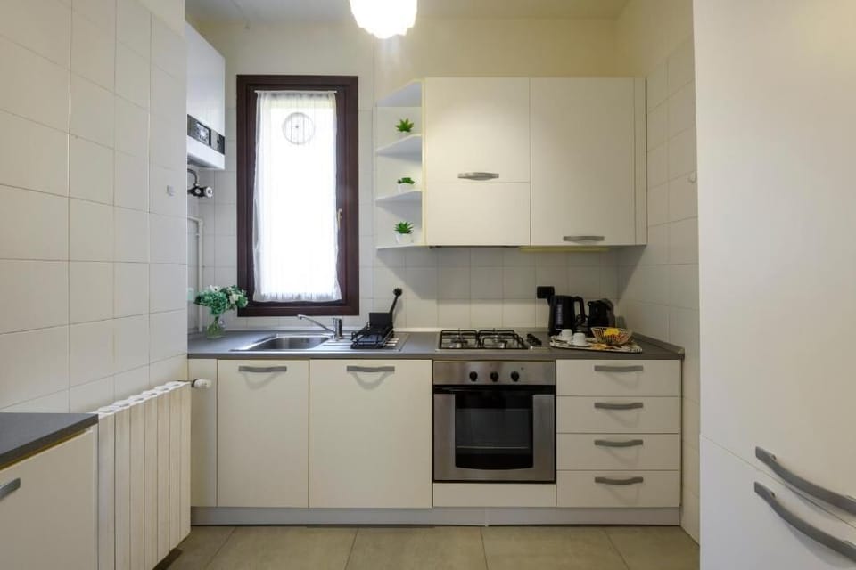Deluxe Apartment, Balcony | Private kitchen
