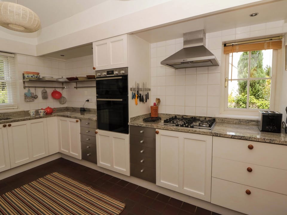 Dishwasher, cookware/dishes/utensils