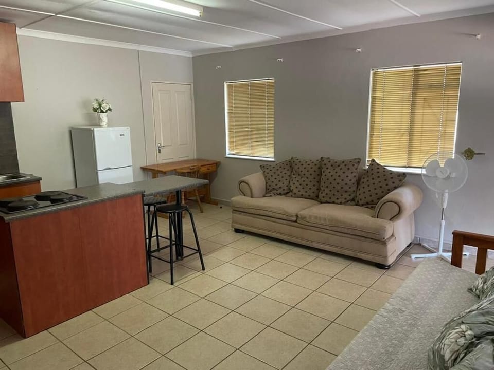 Family Double Room, Patio, Garden View | Living area