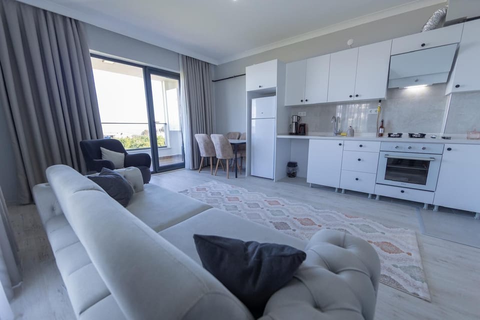 Comfort Apartment, Balcony, Sea View | Living area