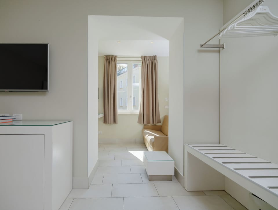 Superior Double or Twin Room | Living area