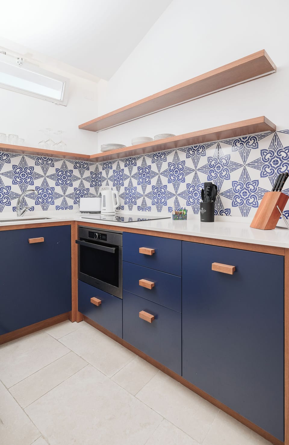 Comfort Apartment, City View | Private kitchen