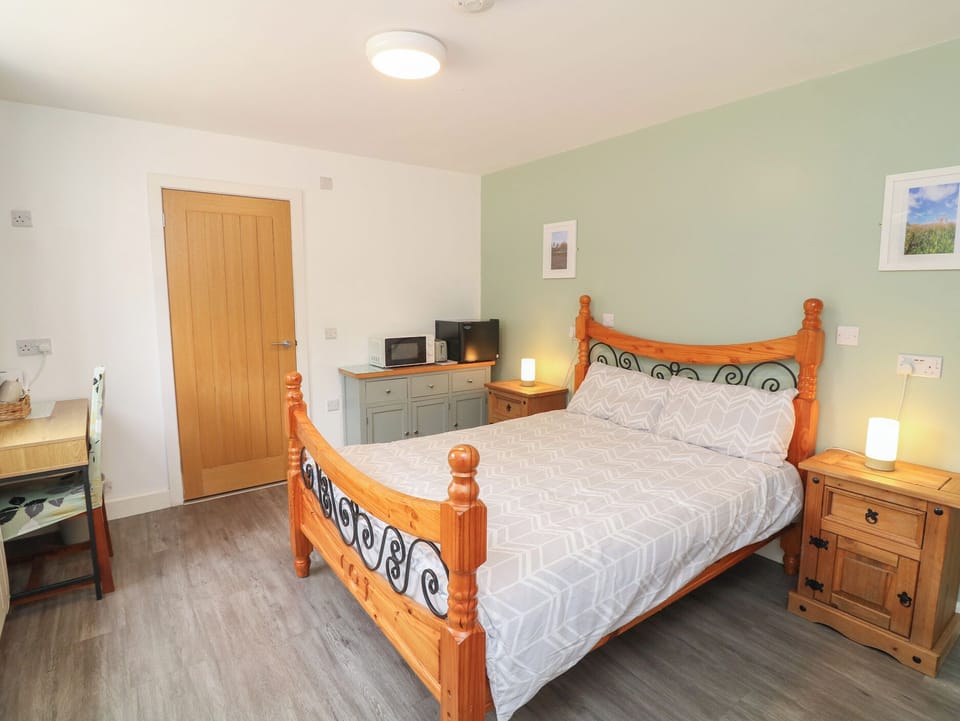 1 bedroom, WiFi (free), individually decorated, individually furnished