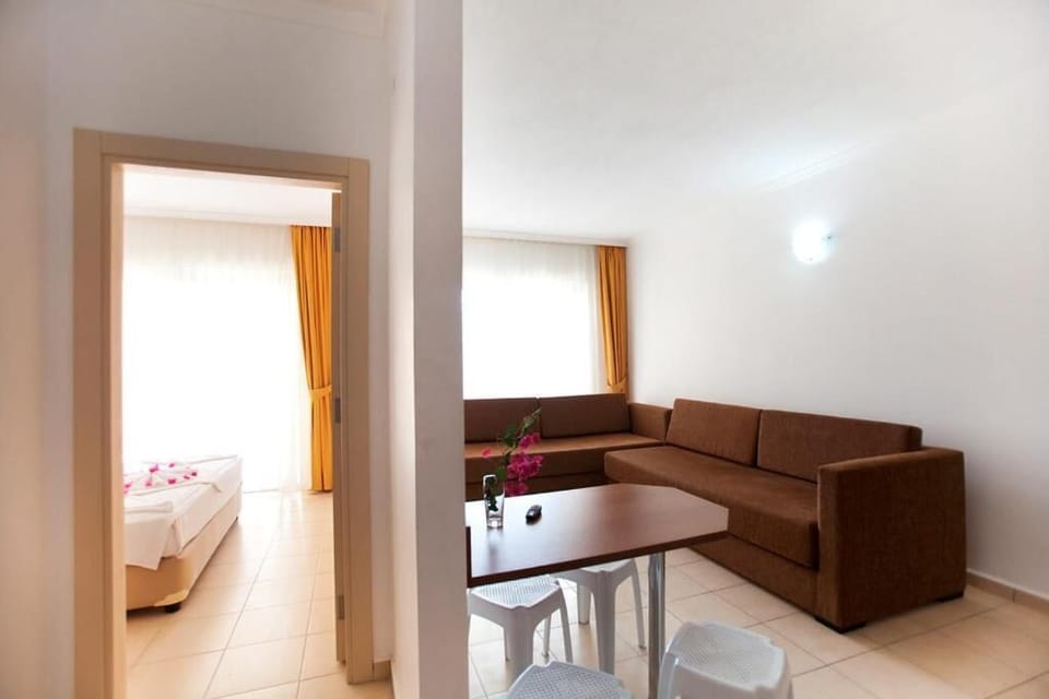 Apartment | In-room safe, WiFi (surcharge), bed sheets