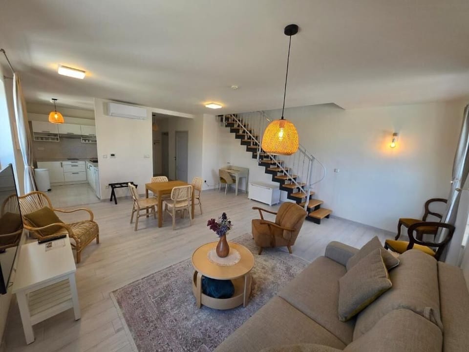 Deluxe Suite | Living area