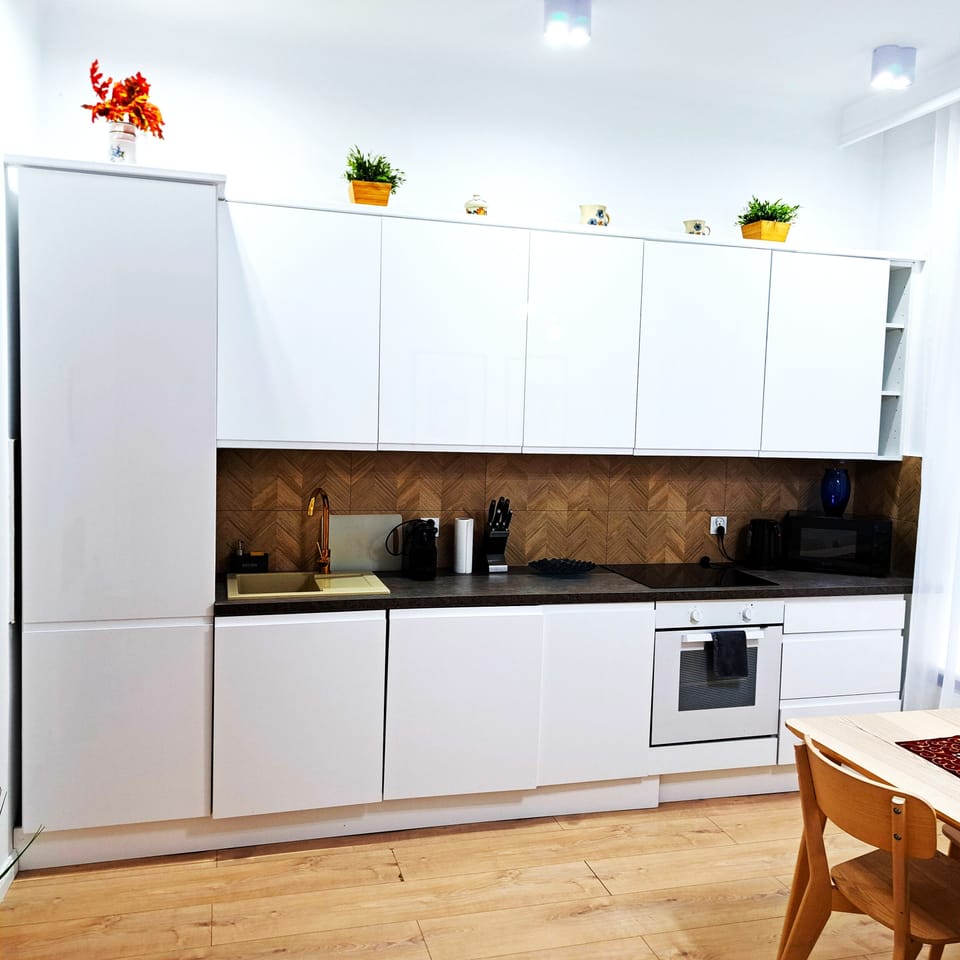 Comfort Apartment, Patio | Private kitchen | Full-size fridge, microwave, oven, stovetop