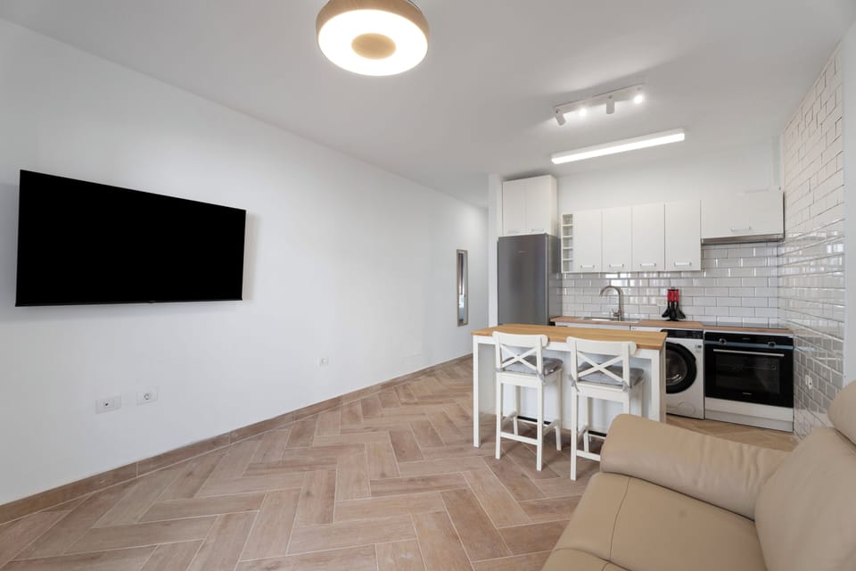 Apartment, 1 Bedroom, Balcony, City View | Living room