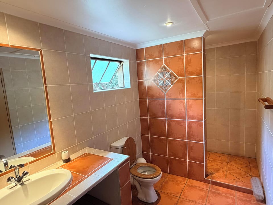 Standard Double or Twin Room | Bathroom | Shower, towels