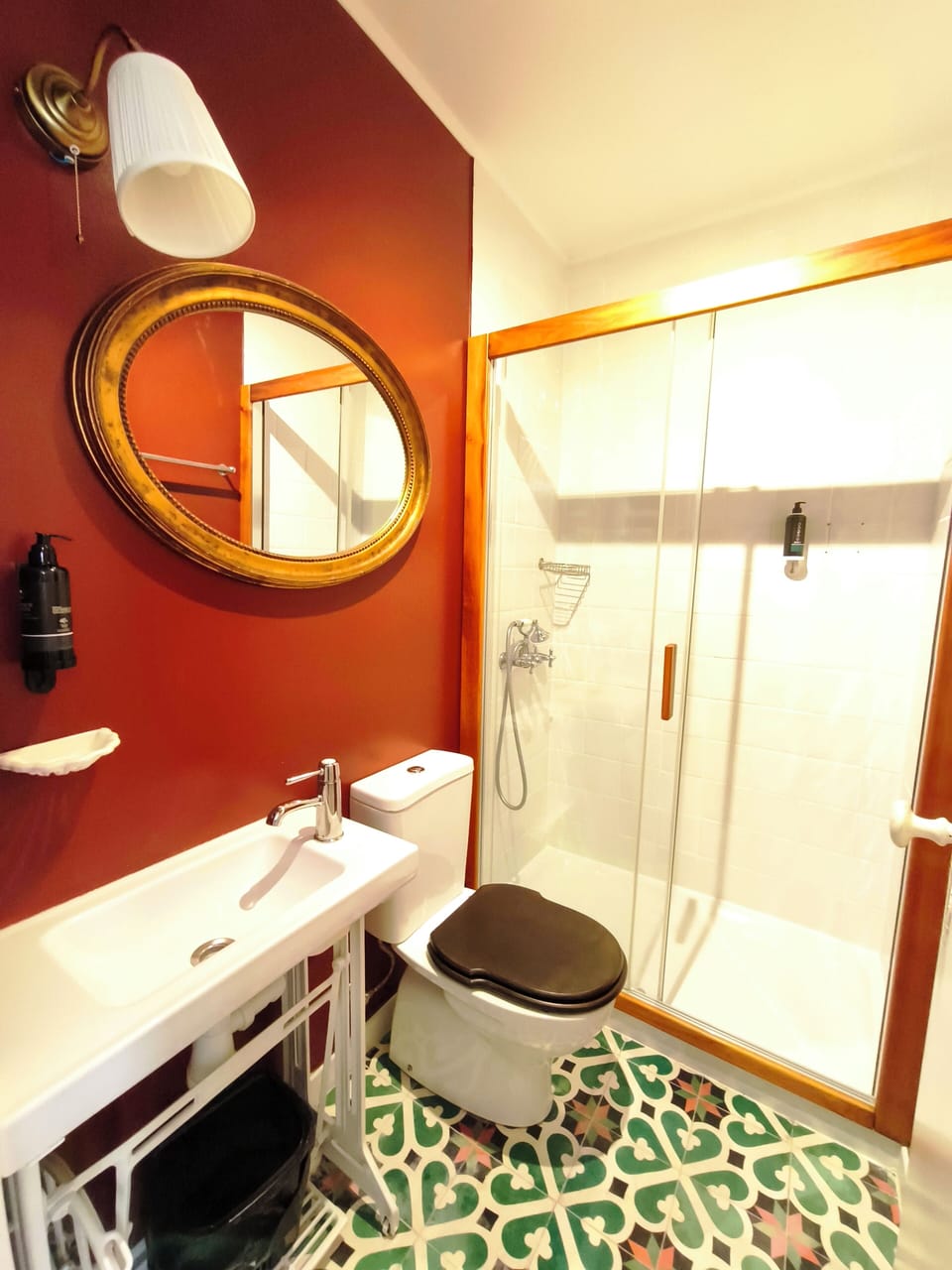 Superior Double or Twin Room | Bathroom | Hair dryer, towels, soap, shampoo