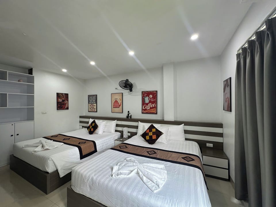 Premium bedding, desk, WiFi (free)
