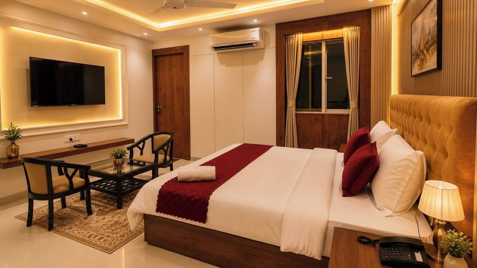 Deluxe Double Room, City View | Desk, laptop workspace, WiFi (free)