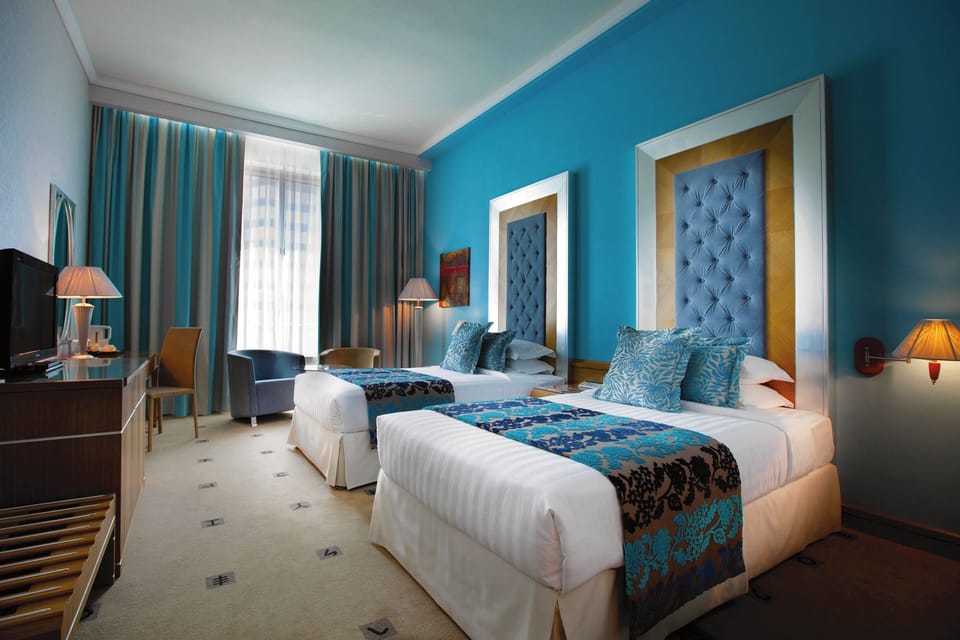 Standard Twin Room, Smoking, City View | Minibar, in-room safe, desk, soundproofing