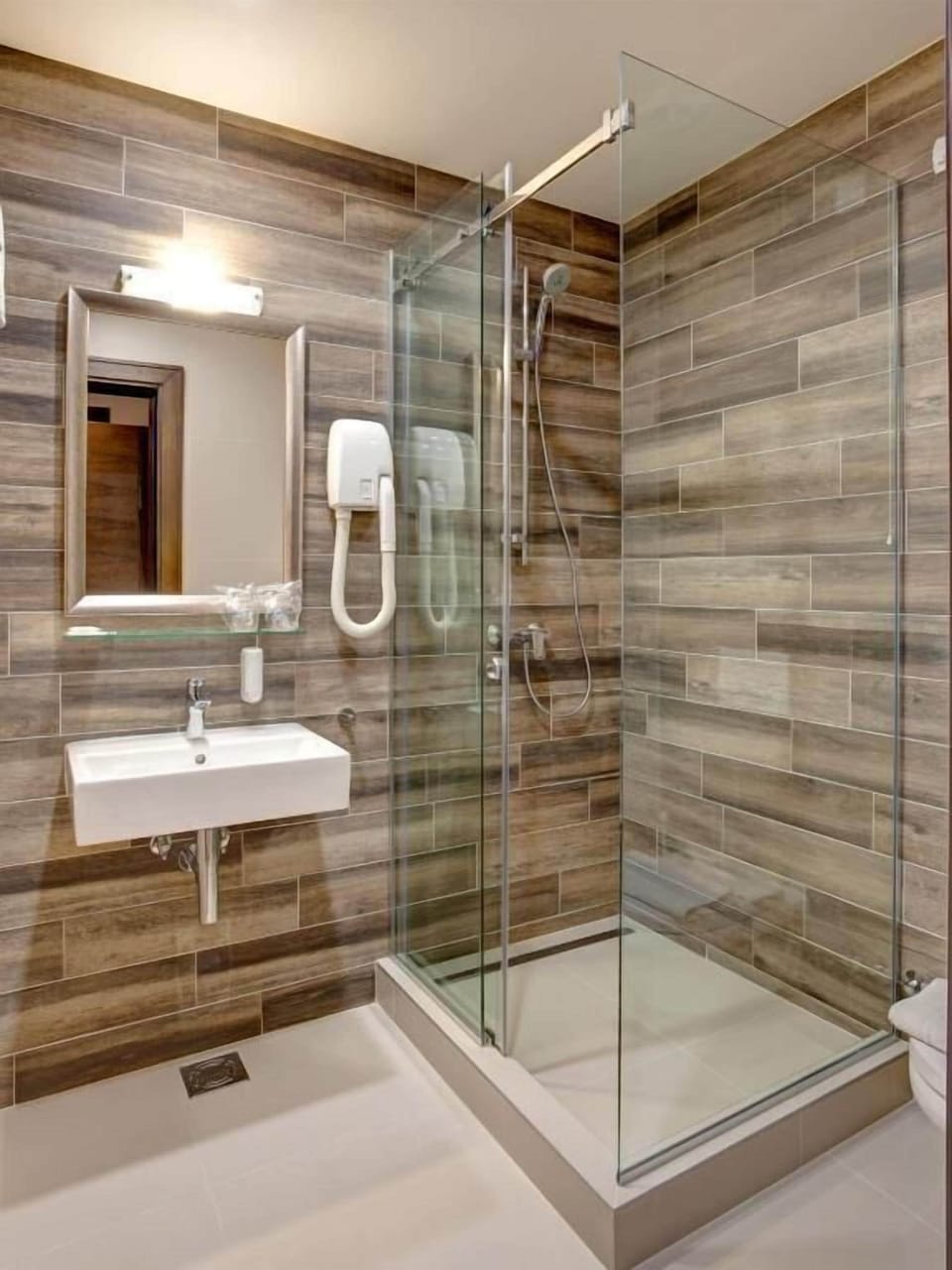 Standard Double or Twin Room | Bathroom | Hair dryer, slippers, towels, toilet paper