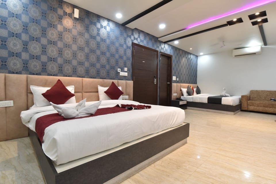 Superior Suite | Egyptian cotton sheets, premium bedding, desk, laptop workspace