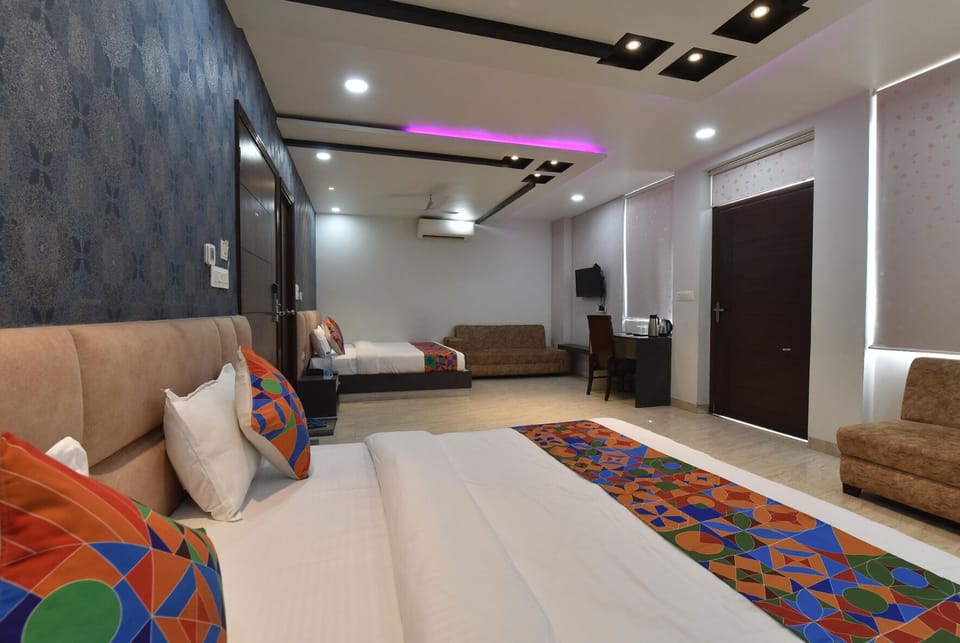 Superior Suite | Egyptian cotton sheets, premium bedding, desk, laptop workspace