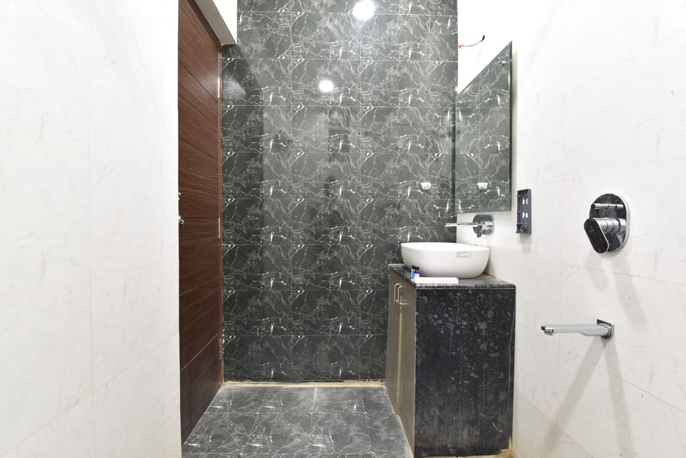 Separate tub and shower, towels, soap, shampoo