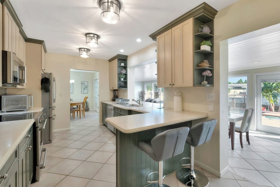 House, 3 Bedrooms, Patio, Lake View | Private kitchen | Highchair