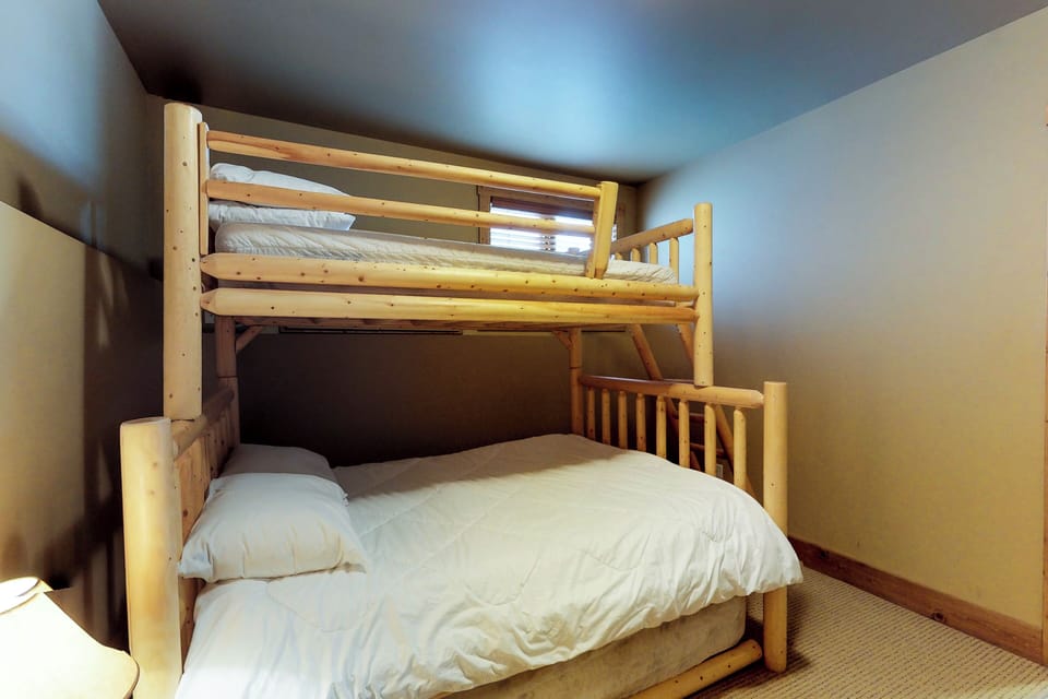 Condo | WiFi (free), bed sheets
