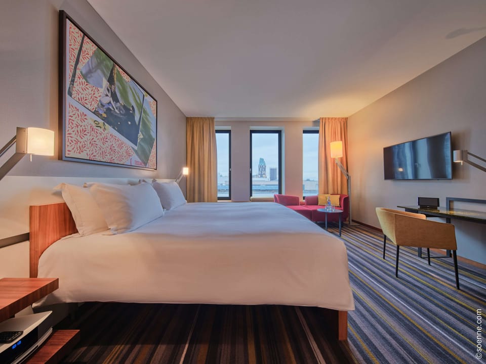 Egyptian cotton sheets, premium bedding, in-room safe, desk