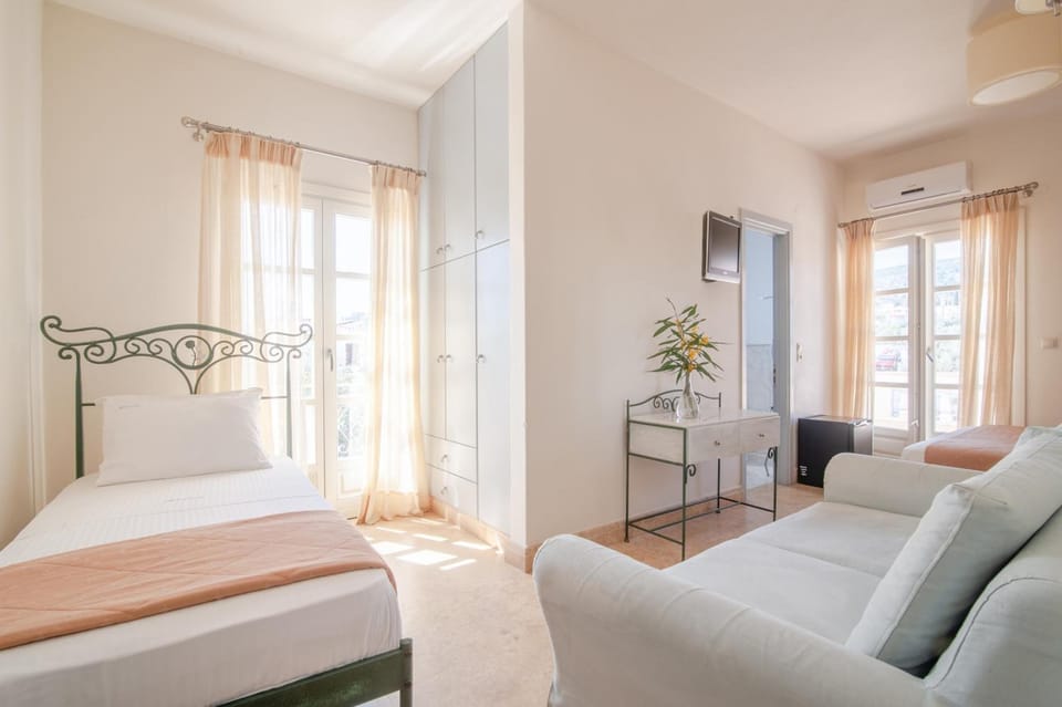 Minibar, in-room safe, iron/ironing board, free WiFi