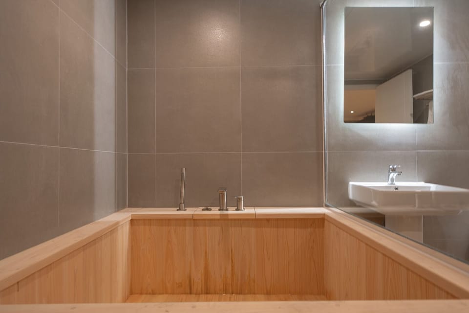 VIP Hinoki | Bathroom | Shower, hair dryer, towels, toilet paper