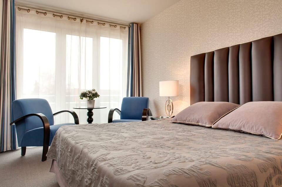 Minibar, in-room safe, desk, soundproofing