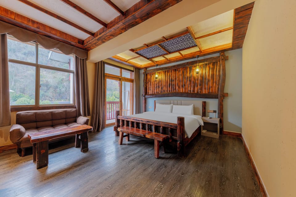 Standard Double Room, 1 King Bed, Non Smoking, Hill View | Desk, WiFi (free), bed sheets