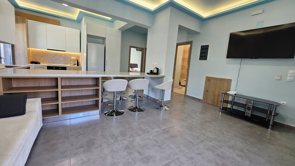 City Apartment, 2 Bedrooms, Ground Floor | Living area