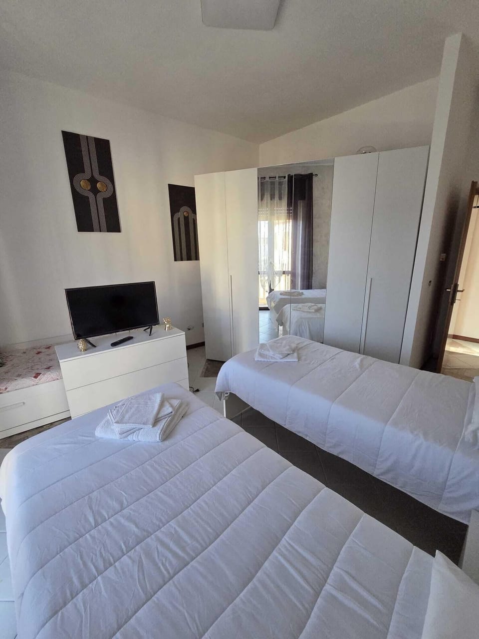 Classic Townhome, 2 Twin Beds, Balcony | WiFi (free)
