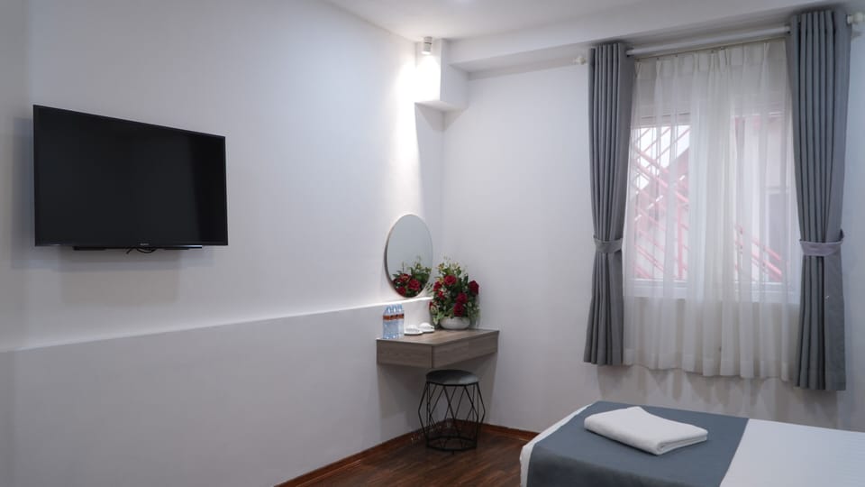 In-room safe, desk, blackout drapes, soundproofing