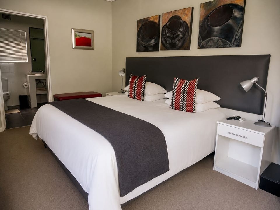 Luxury Double or Twin Room | In-room safe, desk, WiFi (free), individually furnished