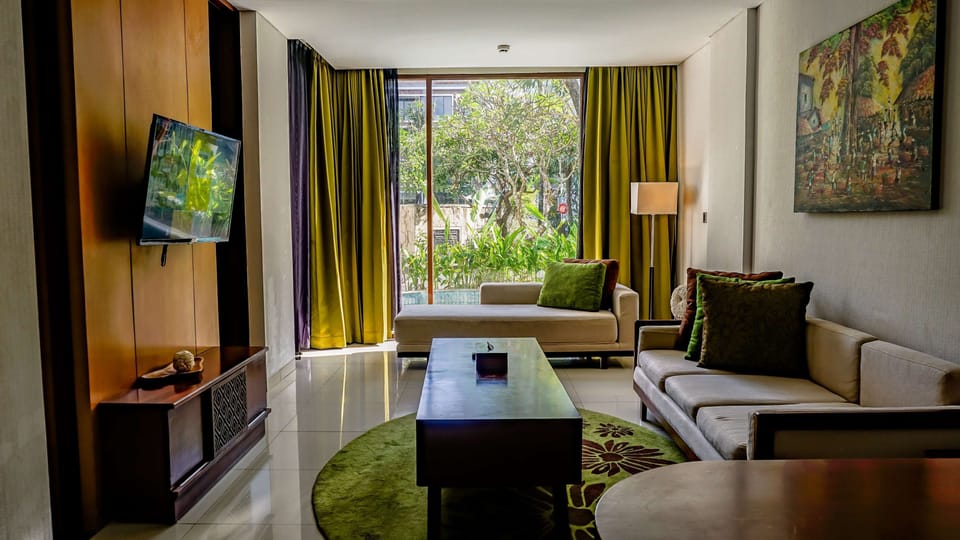 In-room safe, desk, blackout drapes, soundproofing