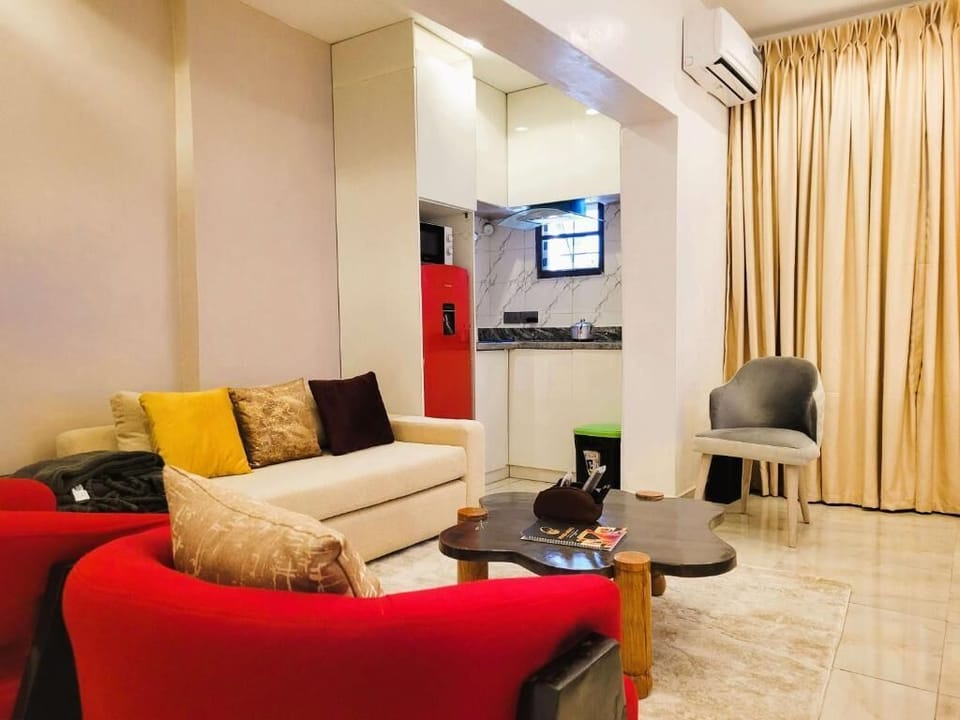 Deluxe Apartment, Balcony, City View | Living area
