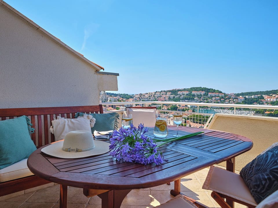 Apartment (2 Bedrooms) | Balcony