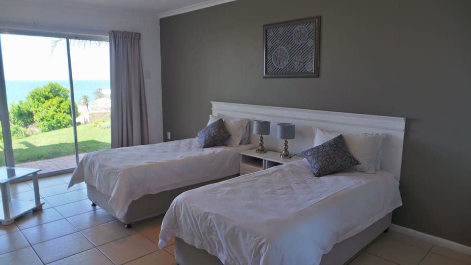 Standard Twin Room | In-room safe, desk, WiFi