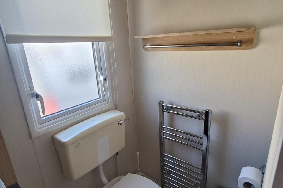 Cozy 2 Bedroom Caravan Golden Sands Cabin in Wales