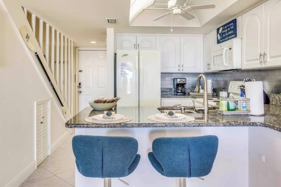 Apartment, Balcony, Ocean View | Private kitchen