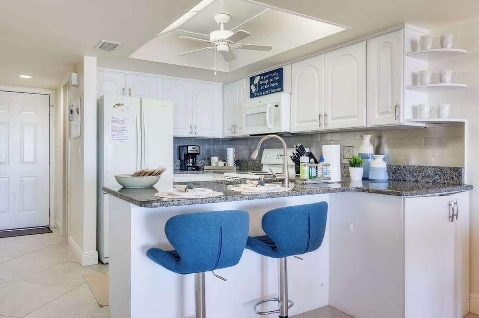 Apartment, Balcony, Ocean View | Private kitchen