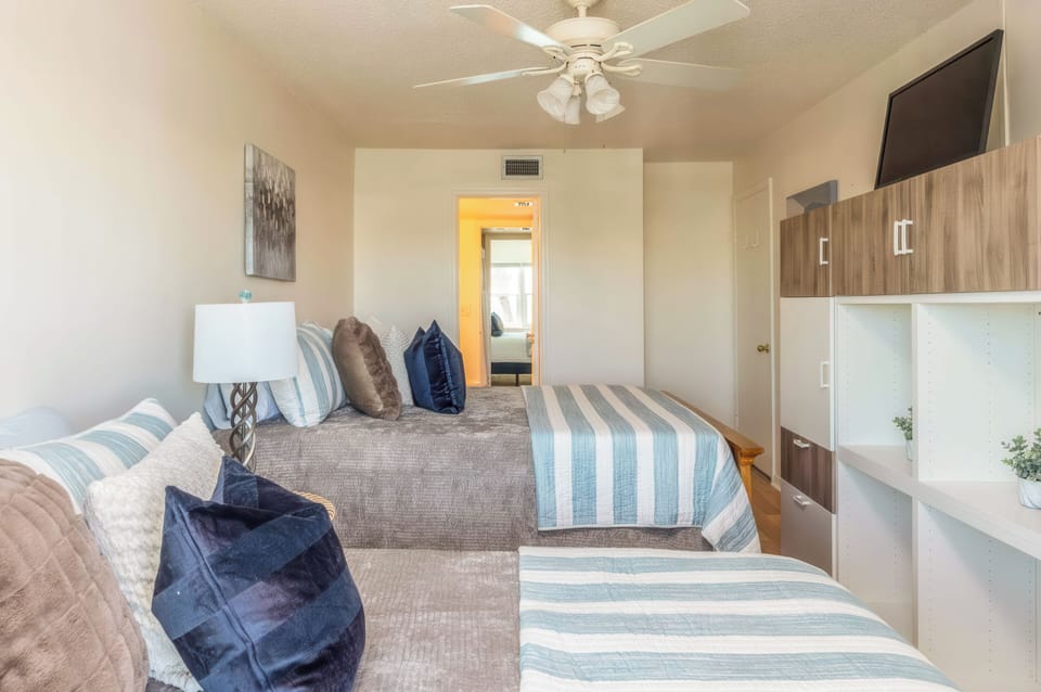 Apartment, Balcony, Ocean View | Iron/ironing board, WiFi (free)