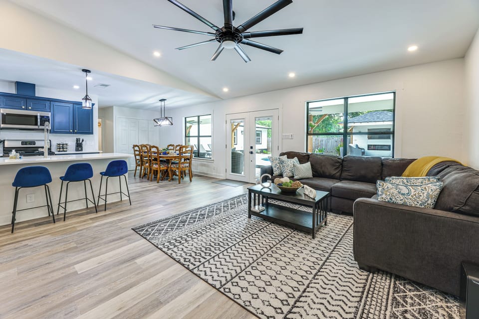 House (5 Bedrooms) | Interior