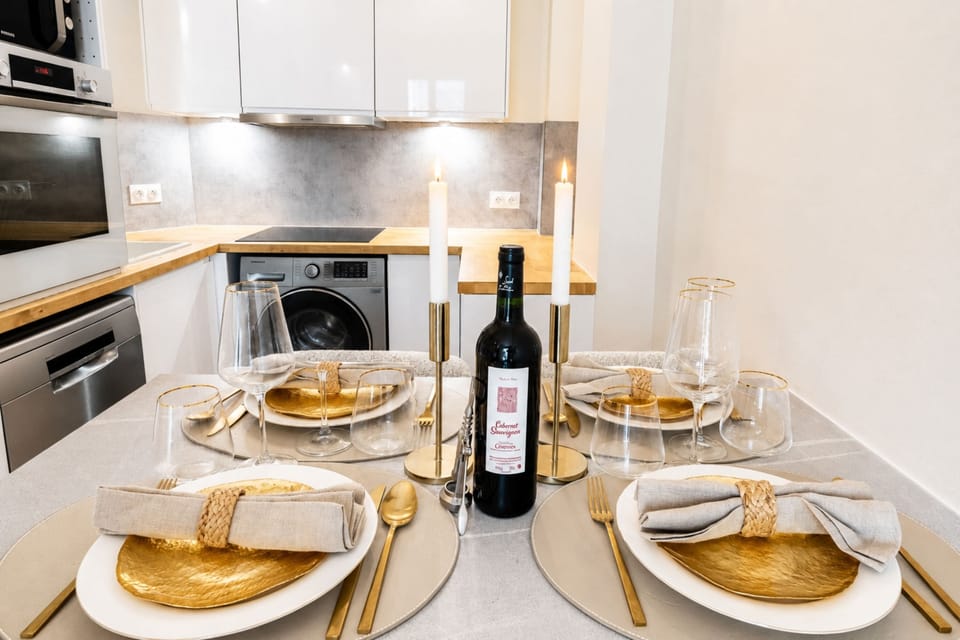 Apartment, City View | Private kitchen | Espresso maker, coffee/tea maker, electric kettle