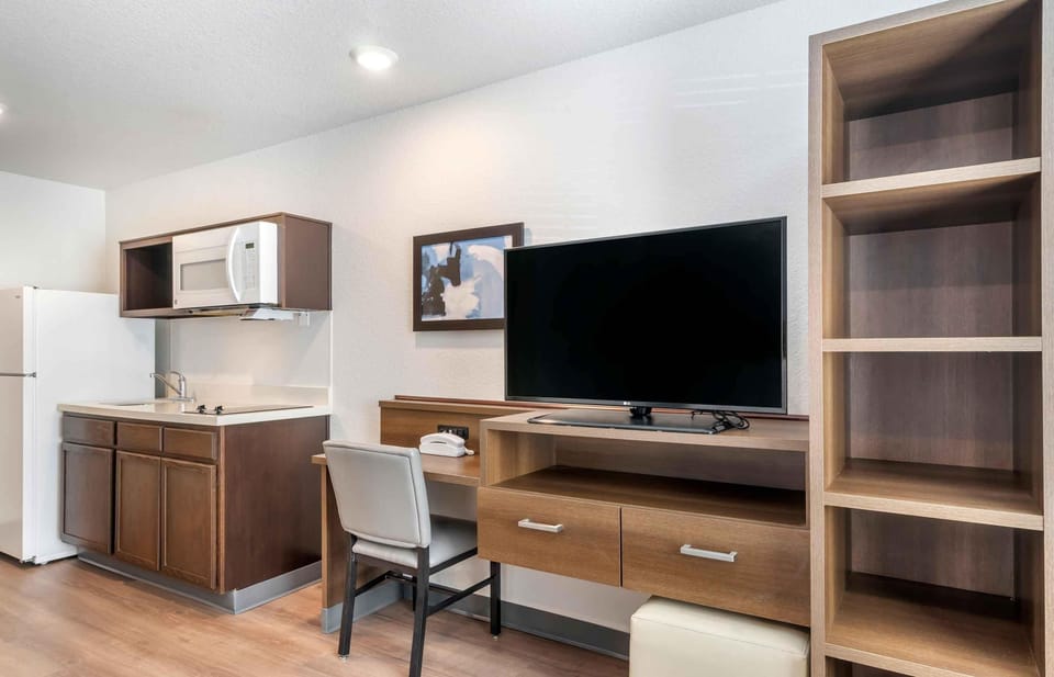 Standard Studio, Non Smoking, Refrigerator & Microwave | Desk, laptop workspace, WiFi (free), bed sheets