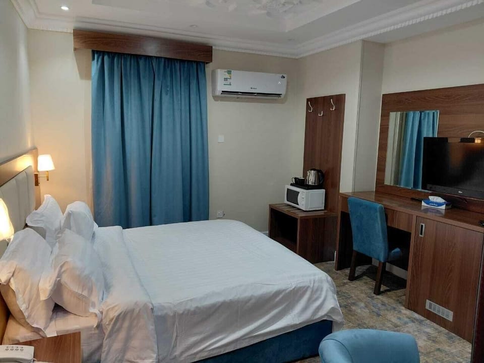 Comfort Double Room, Patio, Garden View | In-room safe, laptop workspace, blackout drapes, soundproofing
