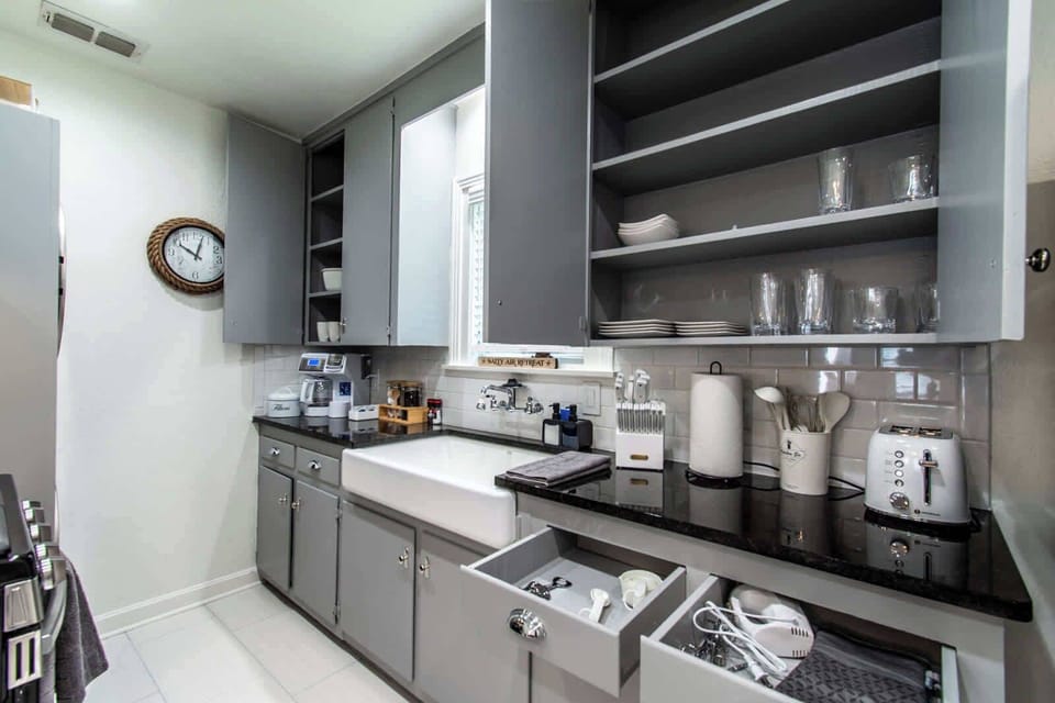 Apartment, 1 Queen Bed with Sofa bed, Balcony, Partial Sea View (1213 Ocean Drive - Unit D) | Private kitchen