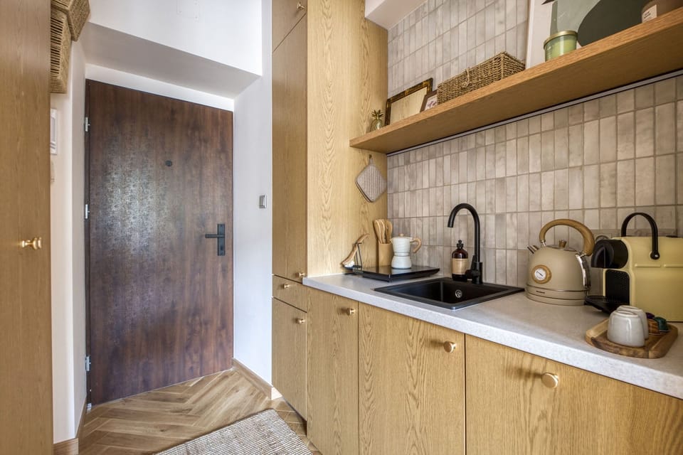 Apartment, Balcony | Private kitchen | Coffee/tea maker, electric kettle