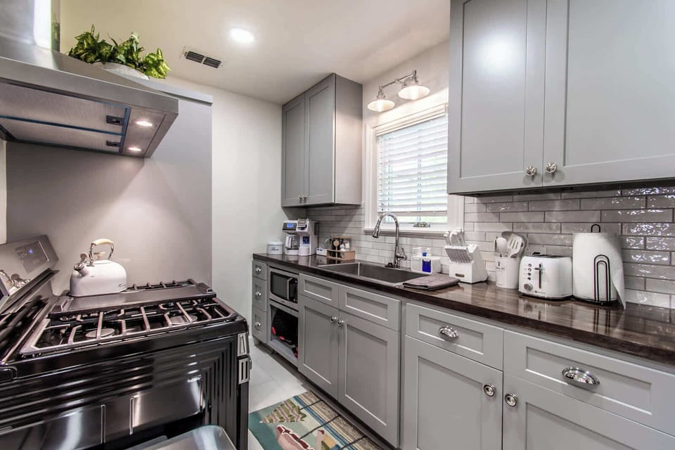 Studio, 1 King Bed with Sofa bed, Balcony, Partial Sea View (1213 Ocean Drive - Unit C) | Private kitchen
